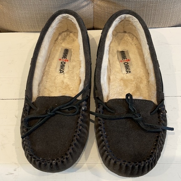 minnetonka® Cally Women's Slippers Dark Gray - Picture 2 of 9